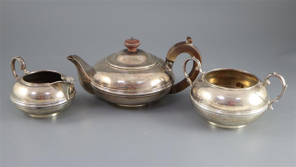 A George V silver three piece tea set by Heming & Co,